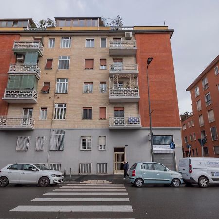 Ihost Apartment - Romilli 17A Milan Bagian luar foto